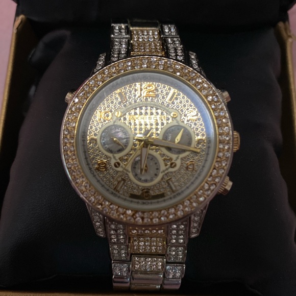 Watch - Picture 2 of 3